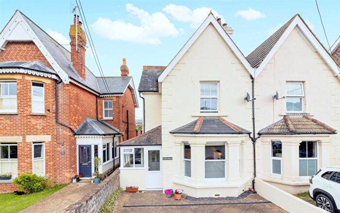 3 Bedroom Semi-Detached House For Sale In St. Johns Road, Polegate, BN26