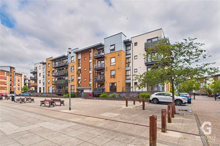 2 Bedroom Apartment For Sale In Commonwealth Drive, Three Bridge, Crawley, West Sussex, RH10