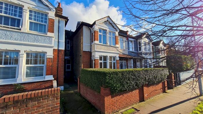 2 Bedroom Flat To Rent In Hanger Lane, Ealing, London, W5