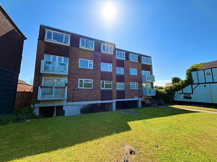 2 Bedroom Apartment To Rent In Rudolph Court, London Road, PO7
