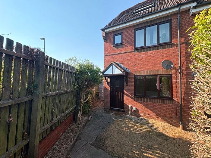1 Bedroom Terraced House For Sale In Cook Close, Daventry, Northamptonshire, NN11