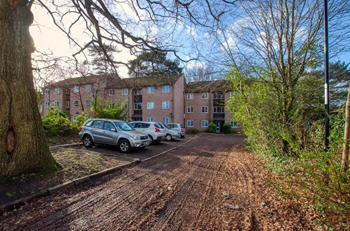 3 Bedroom Flat For Sale In The Oaks, Southampton, Hampshire, SO19
