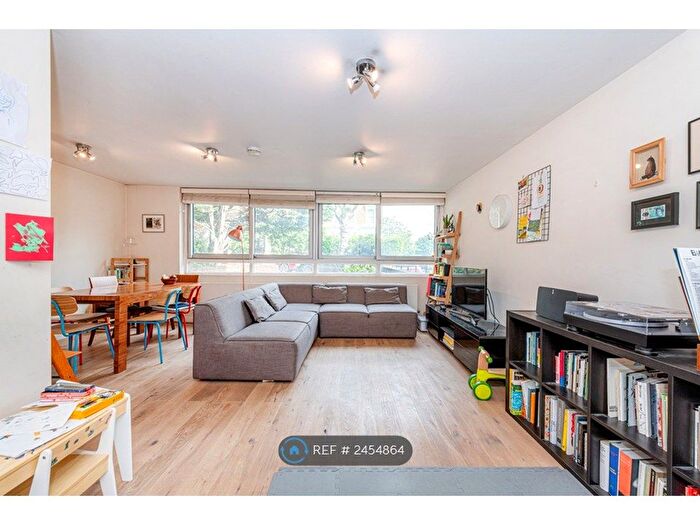 2 Bedroom Flat To Rent In Waverley Court, London, NW3