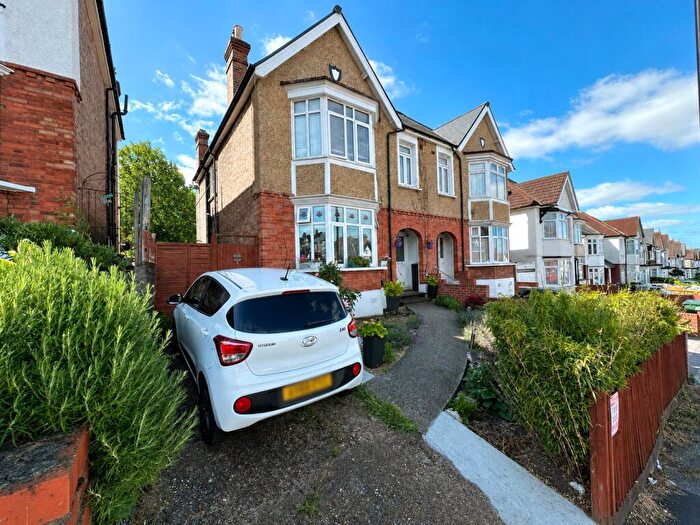 1 Bedroom Maisonette For Sale In Bellingham Road, London, SE6
