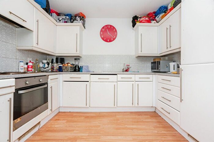 1 Bedroom Flat For Sale In Ambleside, Purfleet-On-Thames, RM19