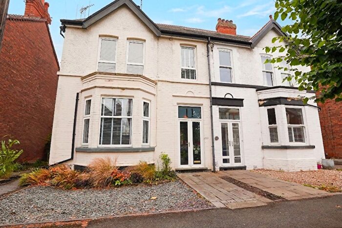 6 Bedroom Semi Detached House For Sale In Lime Tree Avenue, Retford, DN22