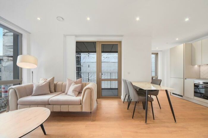 2 Bedroom Flat To Rent In New Village Avenue, Poplar, London, E14