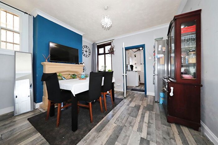 2 Bedroom Detached House For Sale In Bushbury Road, Fallings Park, Wolverhampton, WV10