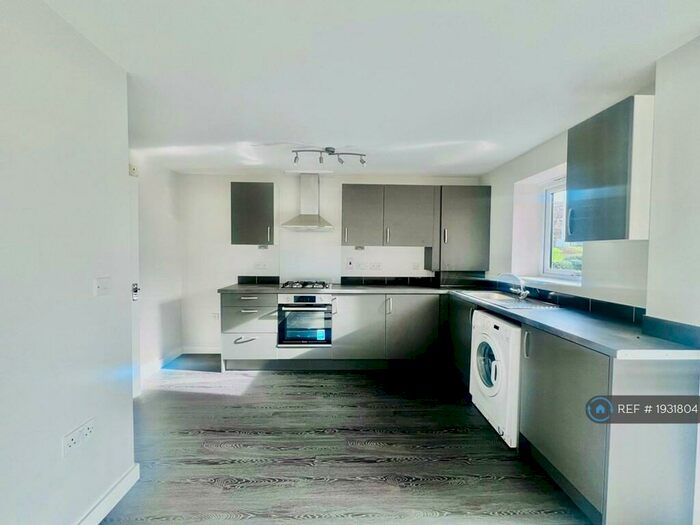 2 Bedroom Flat To Rent In Blake Avenue, Basildon, SS14