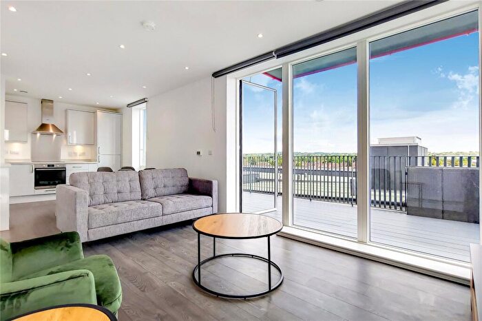 2 Bedroom Apartment To Rent In Purley Way, Croydon, London, CR0