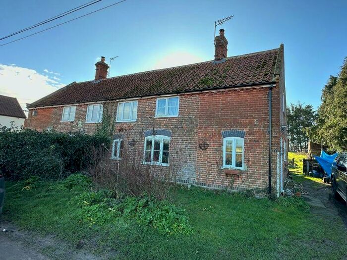 3 Bedroom Semi-Detached House For Sale In Yarmouth Road, Thorpe-Next-Haddiscoe, Norwich, Norfolk, NR14