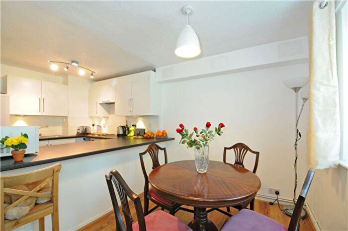 2 Bedroom Flat To Rent In London Road, London, SW16