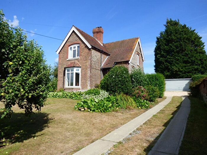 3 Bedroom Cottage To Rent In Warningcamp, Arundel, BN18