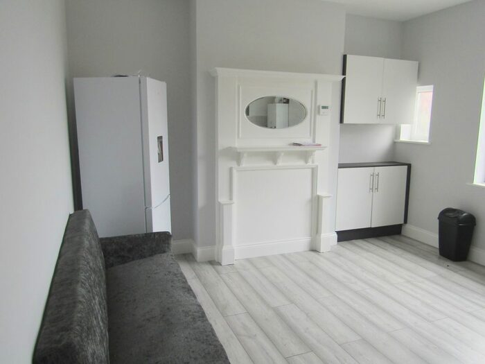 2 Bedroom Flat To Rent In High Street, Ilford, IG6
