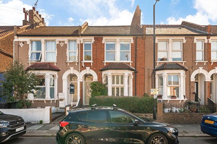 2 Bedroom Flat To Rent In Farley Road, Catford, SE6