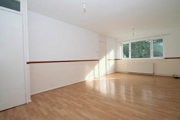 2 Bedroom Flat To Rent In Beachborough Road, Bromley, BR1