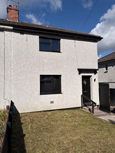 3 Bedroom Semi-Detached House For Sale In Wrens Hill Road, Dudley, DY1