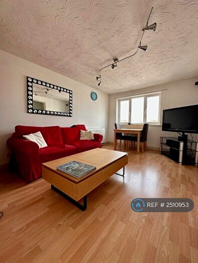 1 Bedroom Flat To Rent In Transom Close, London, SE16