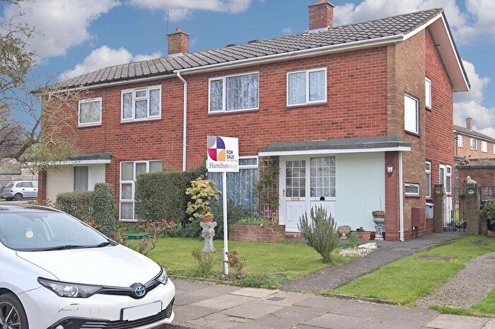 3 Bedroom Semi Detached House For Sale In Mayhill Road, Barnet, EN5