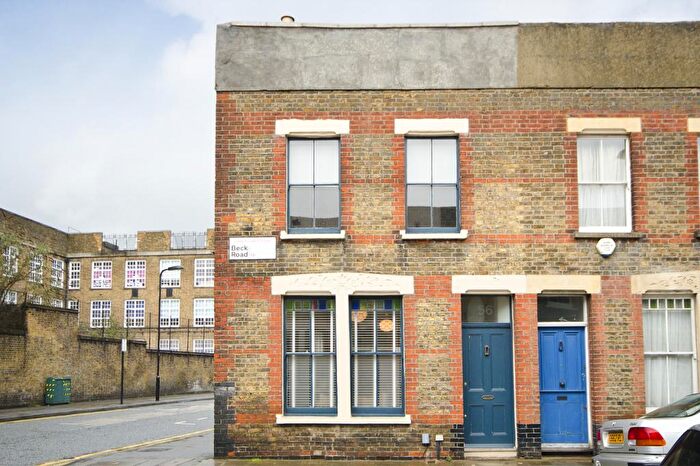 3 Bedroom End Of Terrace House For Sale In Beck Road, London, E8