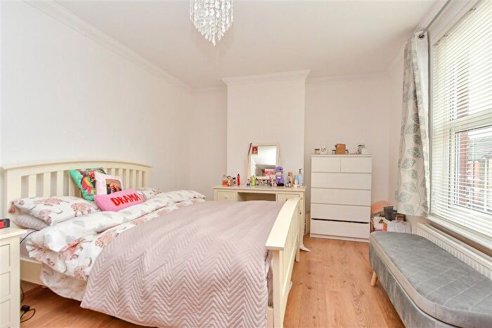 3 Bedroom Terraced House For Sale In Chester Road, Gillingham, Kent, ME7