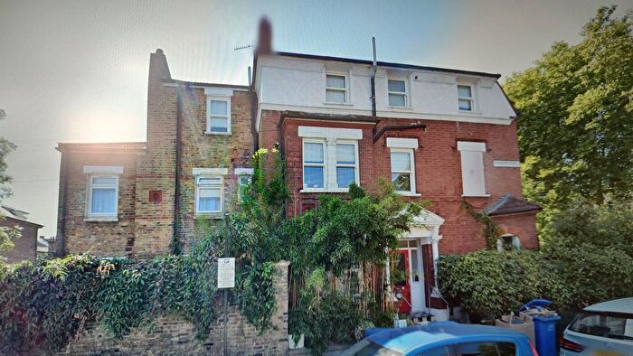 Studio To Rent In Glengarry Road, London, SE22