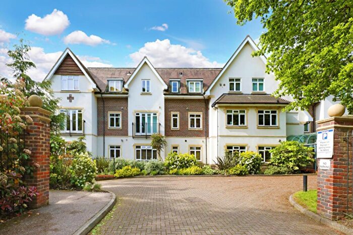 2 Bedroom Apartment For Sale In Station Road, Beaconsfield, Buckinghamshire, HP9
