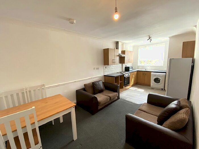 4 Bedroom Maisonette To Rent In Queen Street, Portsmouth PO1