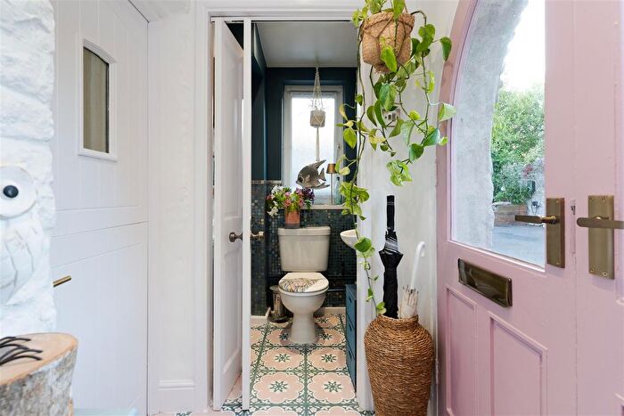 4 Bedroom Detached House For Sale In Trerhyngyll, Cowbridge, CF71