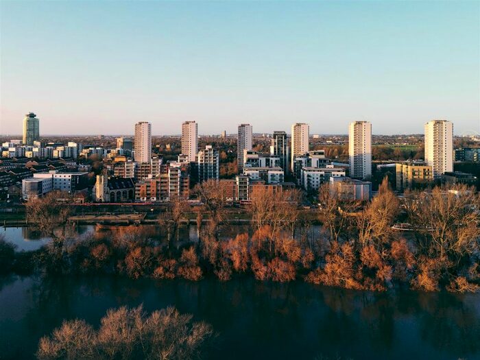 3 Bedroom Flat For Sale In Holland Gardens, Brentford, TW8