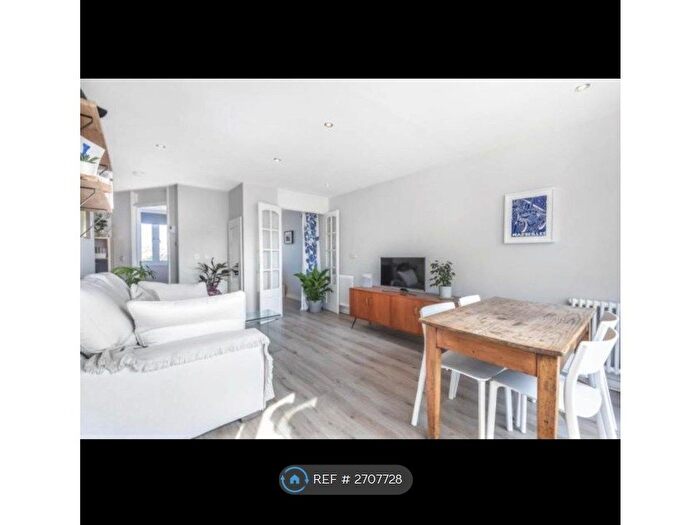 1 Bedroom Flat To Rent In Bowater Close, London, SW2