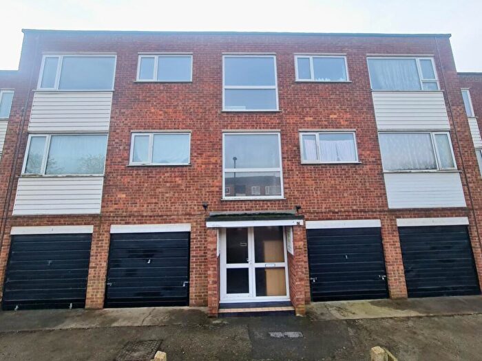 2 Bedroom Flat To Rent In Thorgam Court, Grimsby, Lincolnshire, DN31