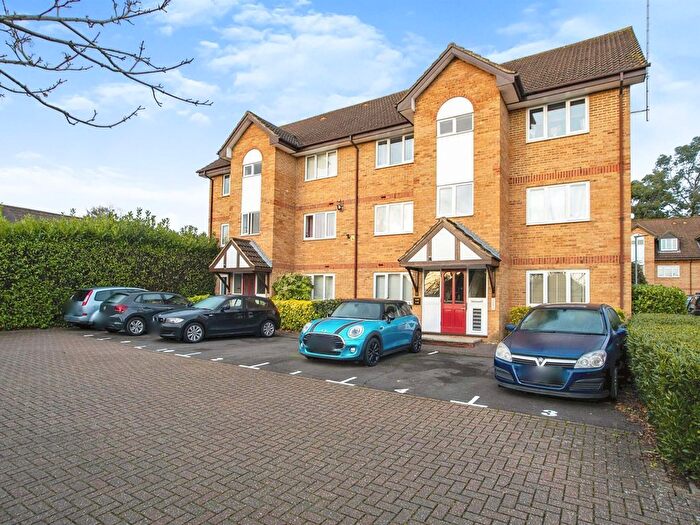 1 Bedroom Flat For Sale In Rochester Drive, Watford, WD25