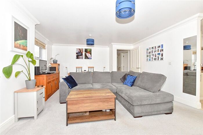 2 Bedroom Flat For Sale In Paxton Avenue, Hawkinge, Folkestone, Kent, CT18