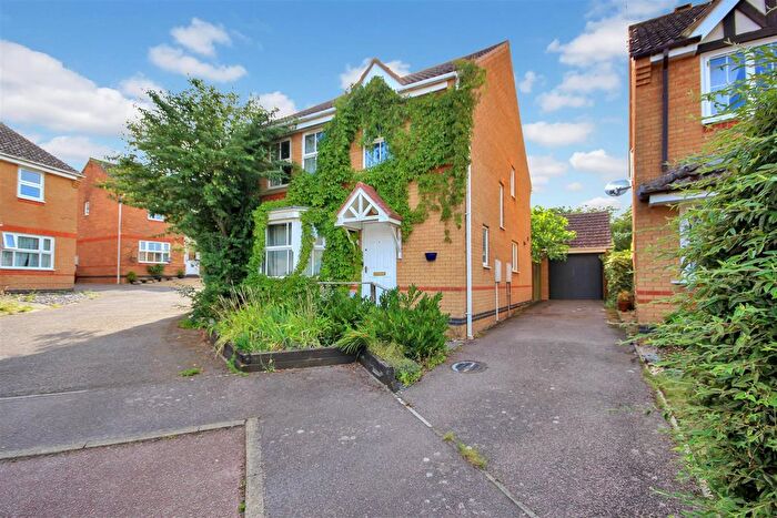4 Bedroom Detached House For Sale In Willow Herb Close, Rushden, NN10