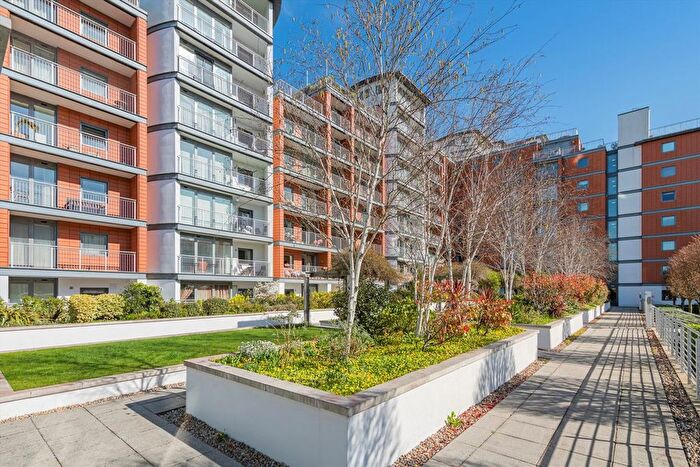 2 Bedroom Flat For Sale In Holland Gardens, Brentford, TW8