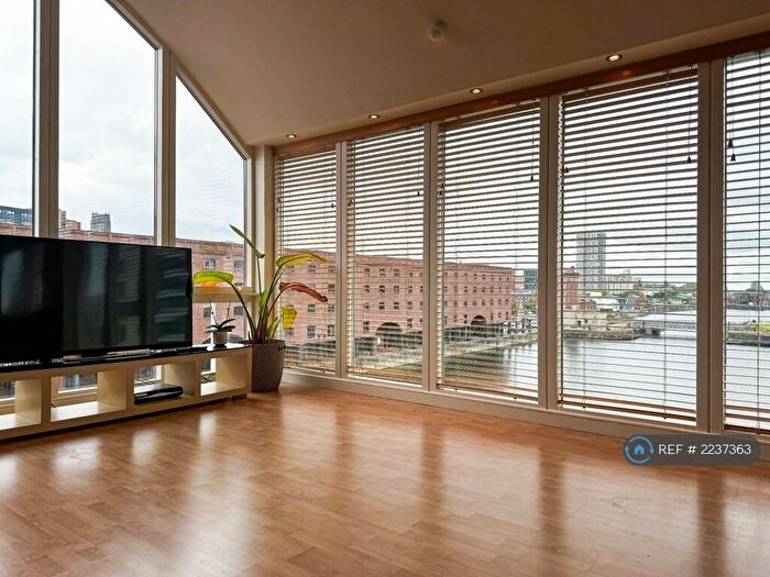 2 Bedroom Penthouse To Rent In Liverpool, Liverpool, L3