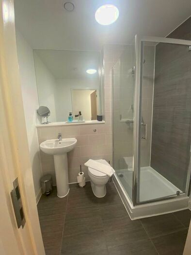 2 Bedroom Flat To Rent In Aire, Cross Green Lane, LS9