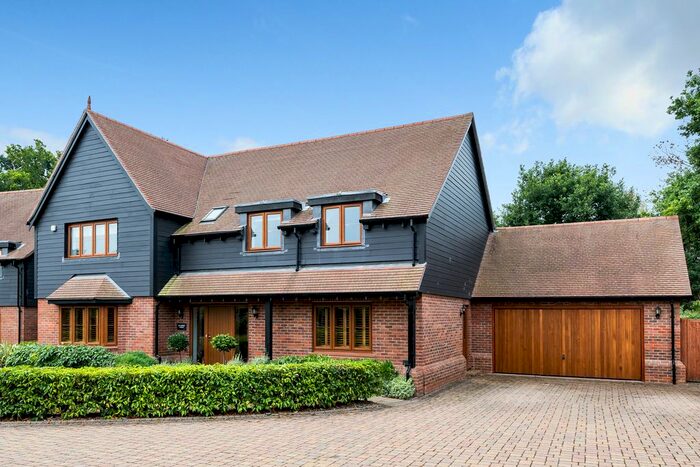 5 Bedroom Detached House For Sale In Sycamore Close, Ifold, Loxwood, RH14