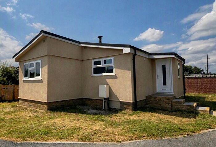 2 Bedroom Park Home For Sale In East Hill Road, Knatts Valley, TN15