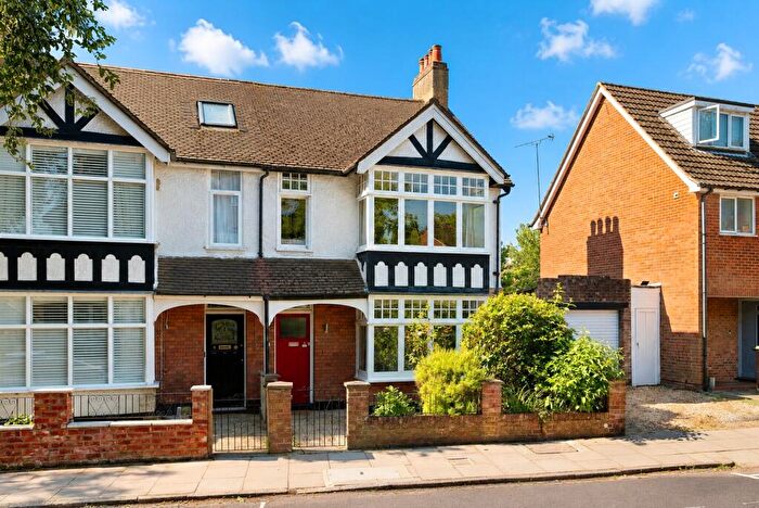4 Bedroom Semi-Detached House For Sale In Brampton Road, St. Albans, Hertfordshire, AL1
