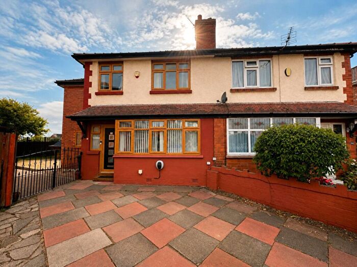 4 Bedroom Semi-Detached House For Sale In Oakwood Drive, Southport, Merseyside, PR8