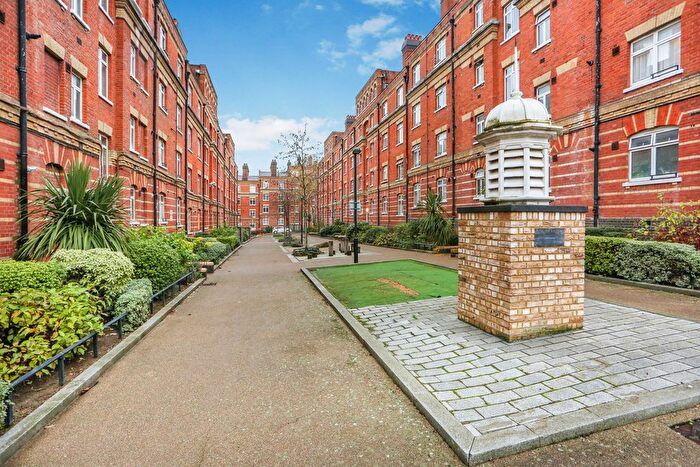 1 Bedroom Flat For Sale In Rosendale Road, Herne Hill, SE24