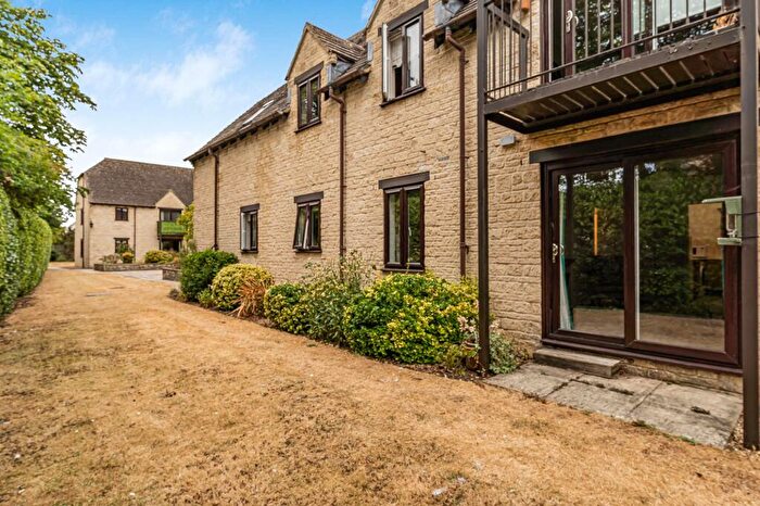 1 Bedroom Flat For Sale In Langdale Gate, Swinbrook Court, OX28