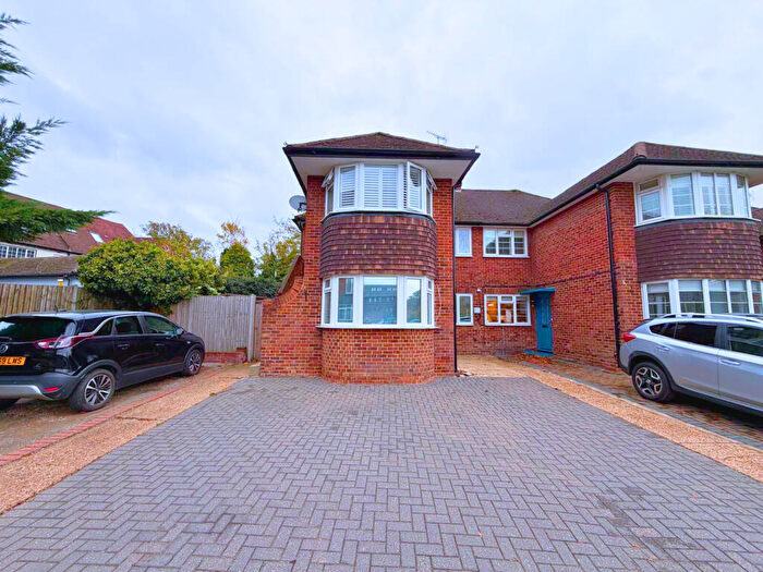 3 Bedroom Ground Maisonette To Rent In Kingsway Road, Cheam, SM3