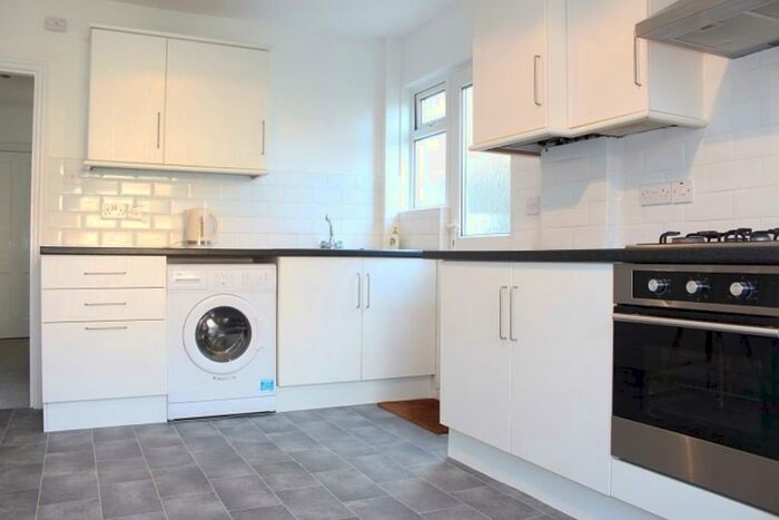 1 Bedroom Ground Flat To Rent In Graham Road, Harrow, HA3