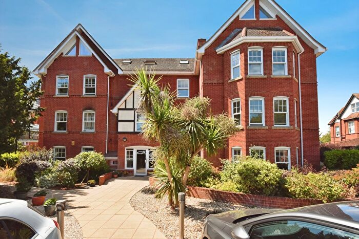 2 Bedroom Flat For Sale In Elwyn Road, Exmouth, Devon, EX8