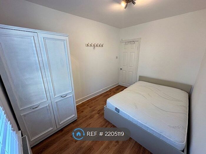 Studio To Rent In York Road, London, E17