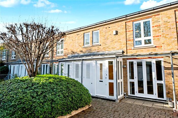 1 Bedroom Terraced House For Sale In Doves Yard, London, N1