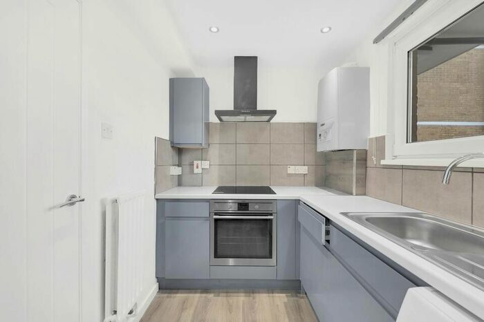 2 Bedroom Flat To Rent In Opal Street, London, SE11